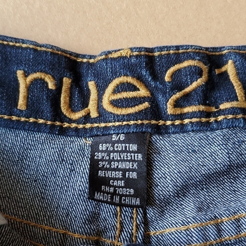 Rue 21 distressed low-rise5 pocket shorts Sz 5/6. Preloved EUC - Picture 5 of 14